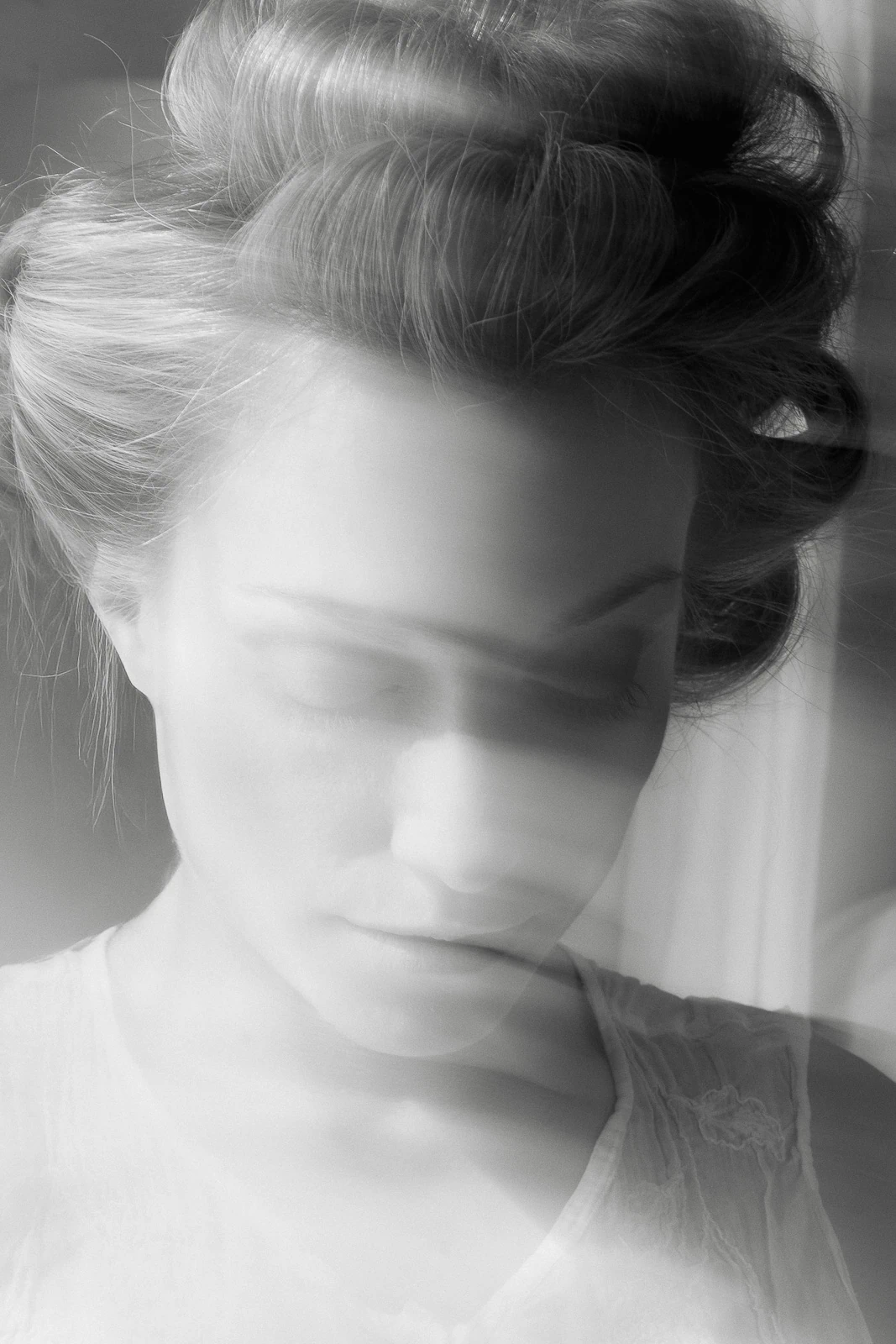 An ethereal black and white portrait of a serene woman, her features softly blurred—a dreamy moment in Puglia’s timeless light.