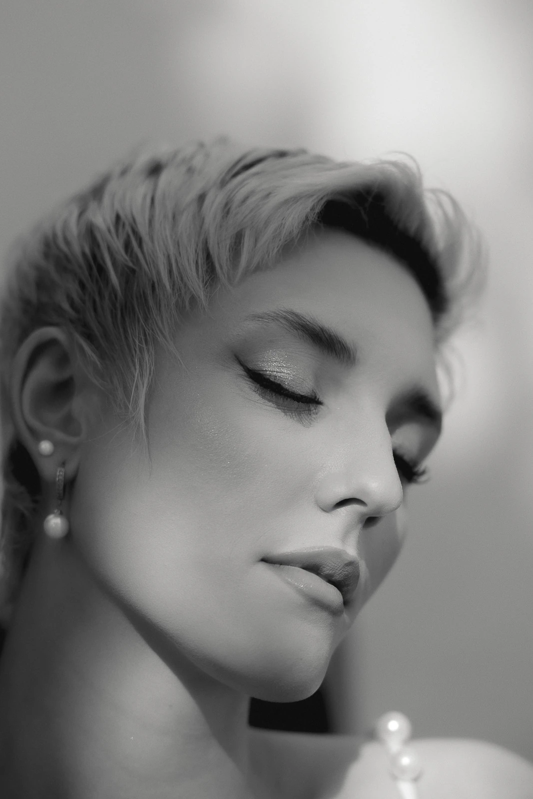 In luminous black and white, a serene portrait captures quiet anticipation before an elegant Puglia wedding celebration.