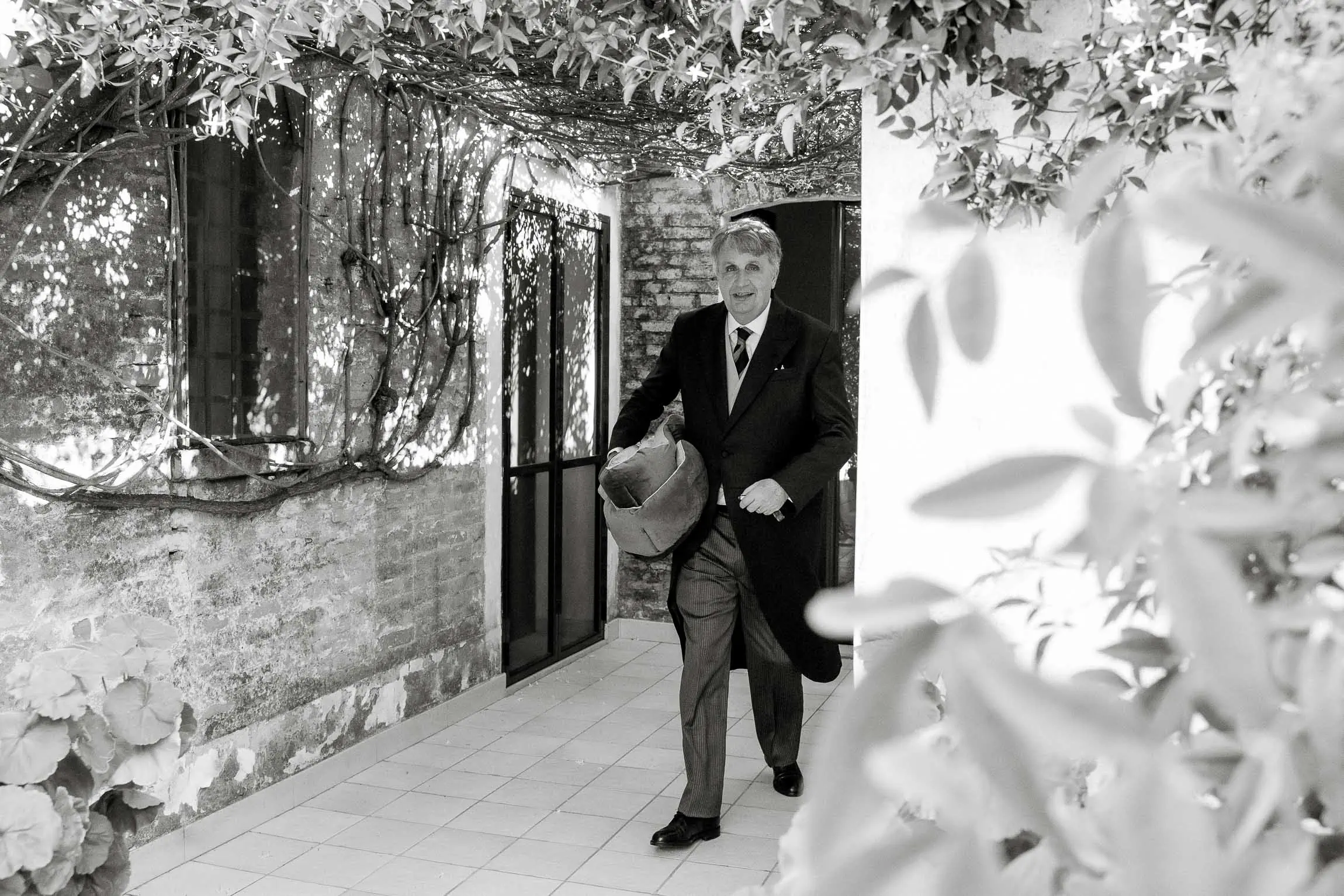 best wedding photographer tenuta visconti basilicata candid elegant luxury chic