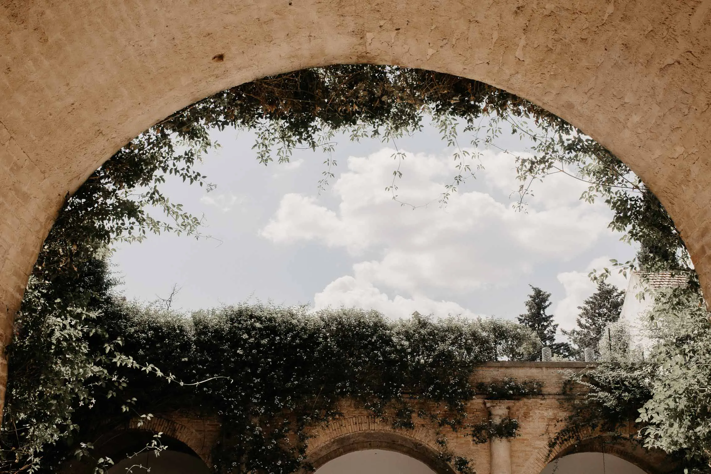 best wedding photographer tenuta visconti basilicata candid elegant luxury chic