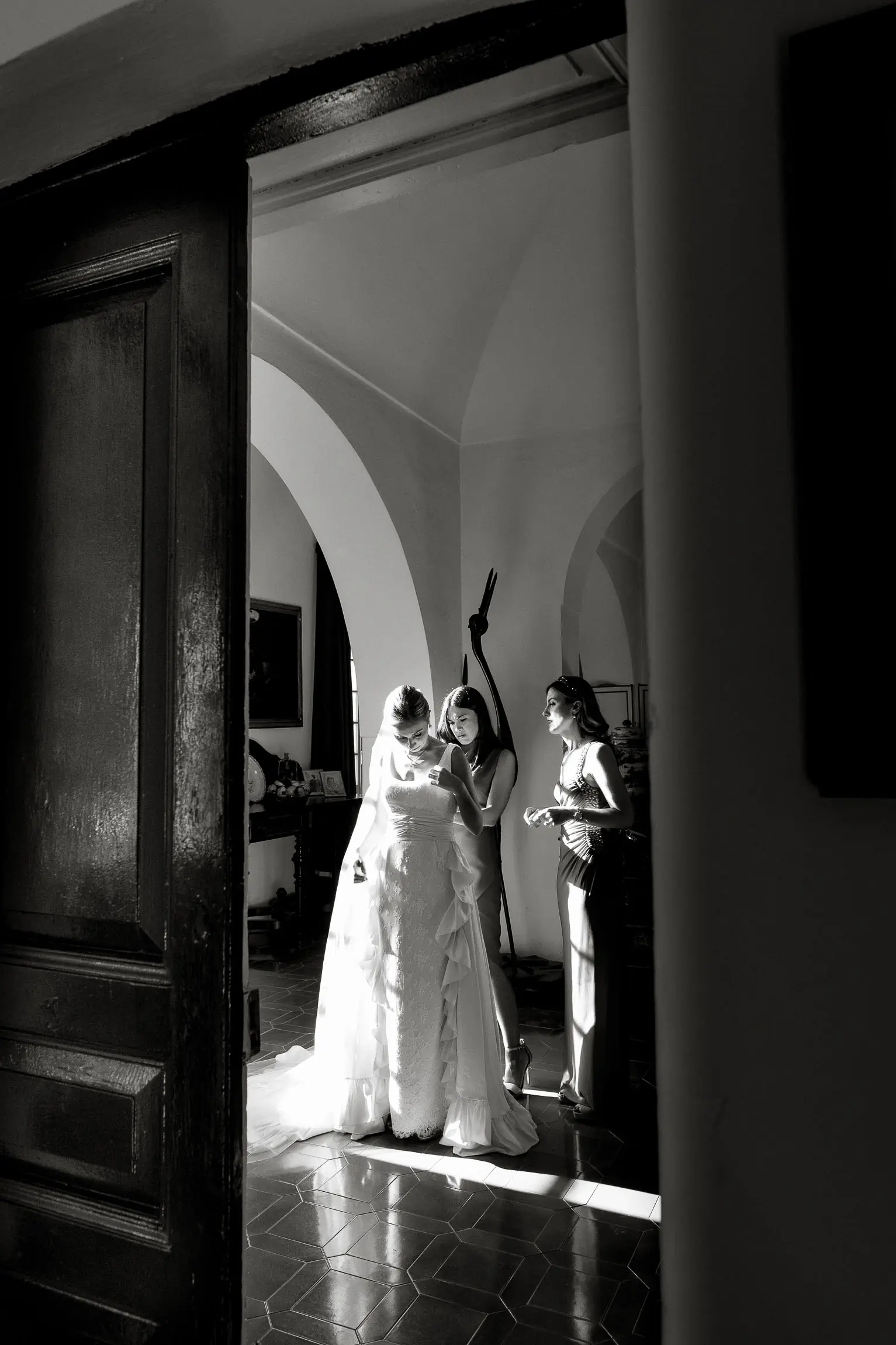 best wedding photographer tenuta visconti basilicata candid elegant luxury chic
