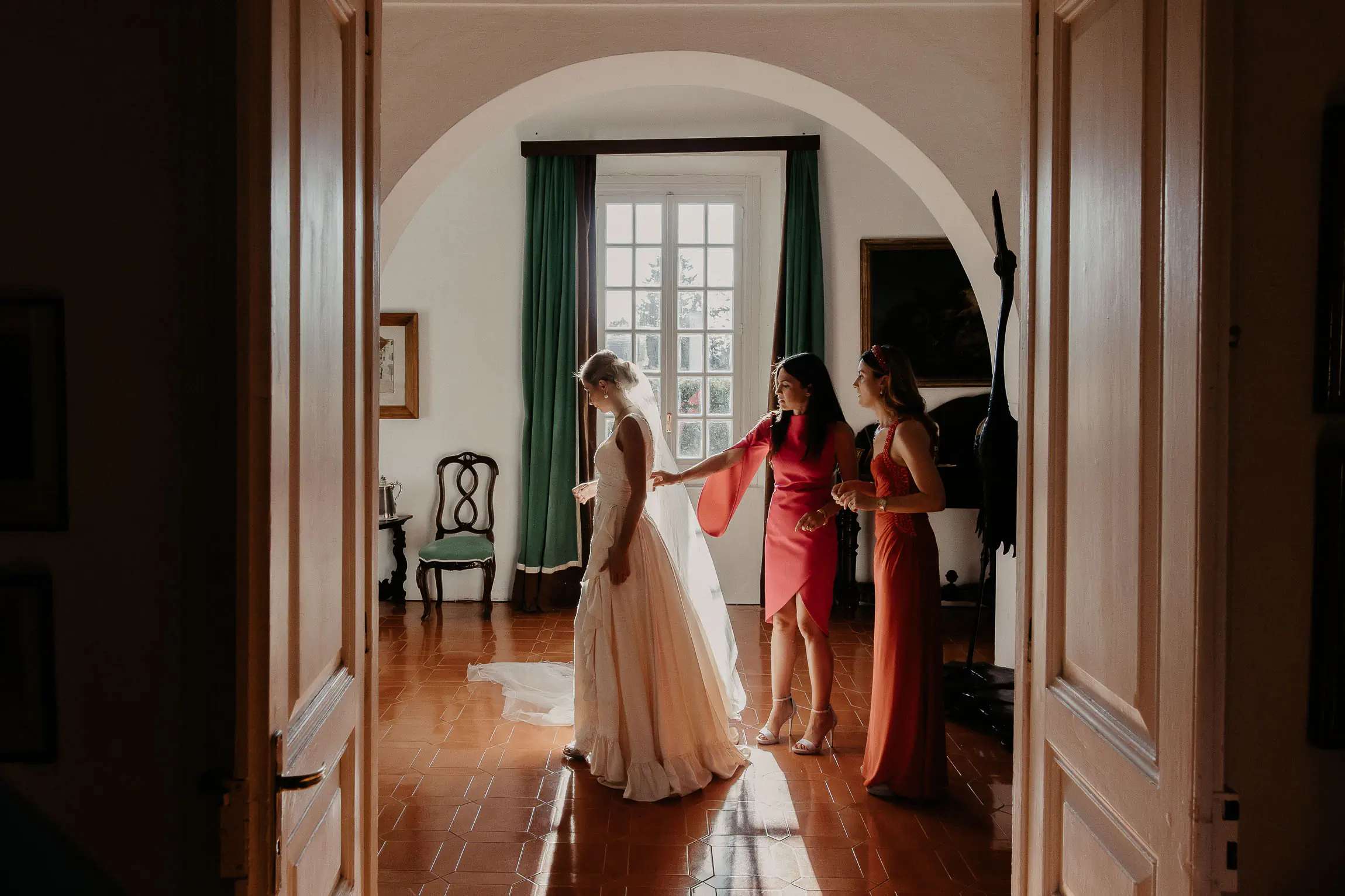 best wedding photographer tenuta visconti basilicata candid elegant luxury chic