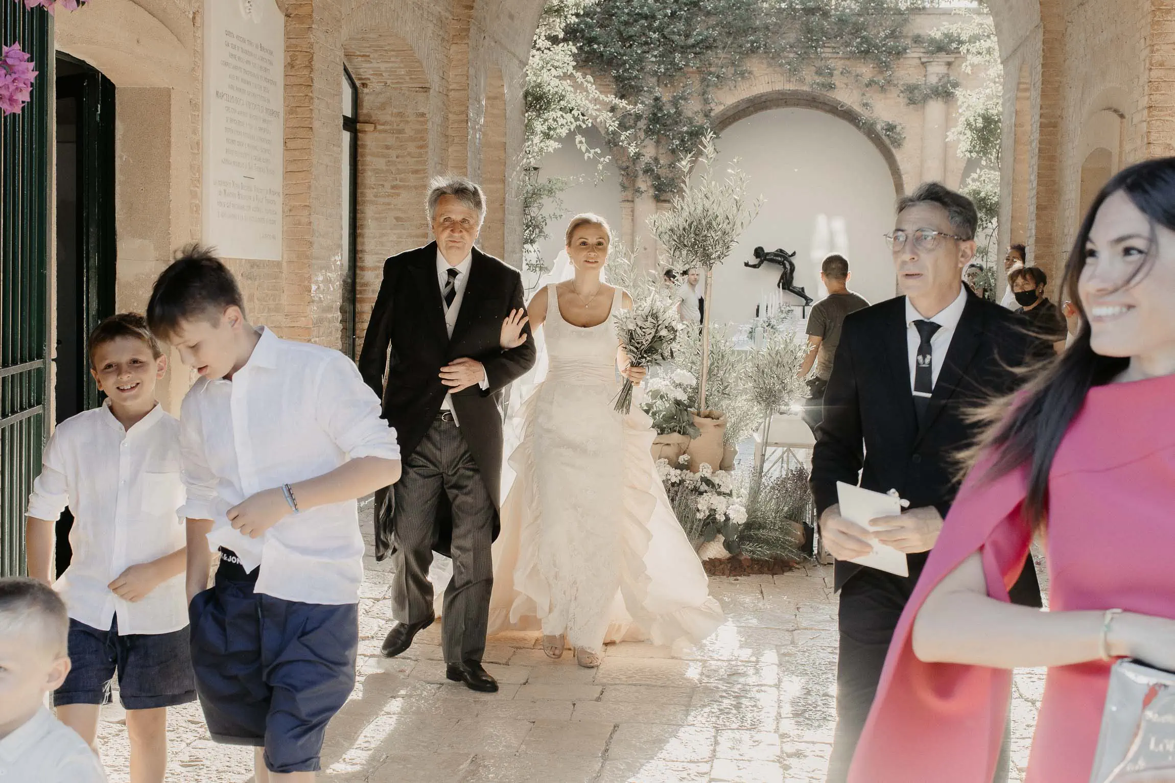 best wedding photographer tenuta visconti basilicata candid elegant luxury chic