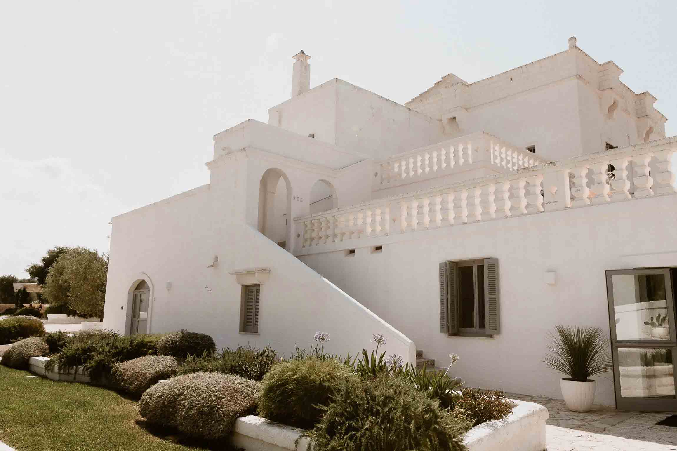 wedding photographer puglia luxury chic minimal masseria fasano san giovanni
