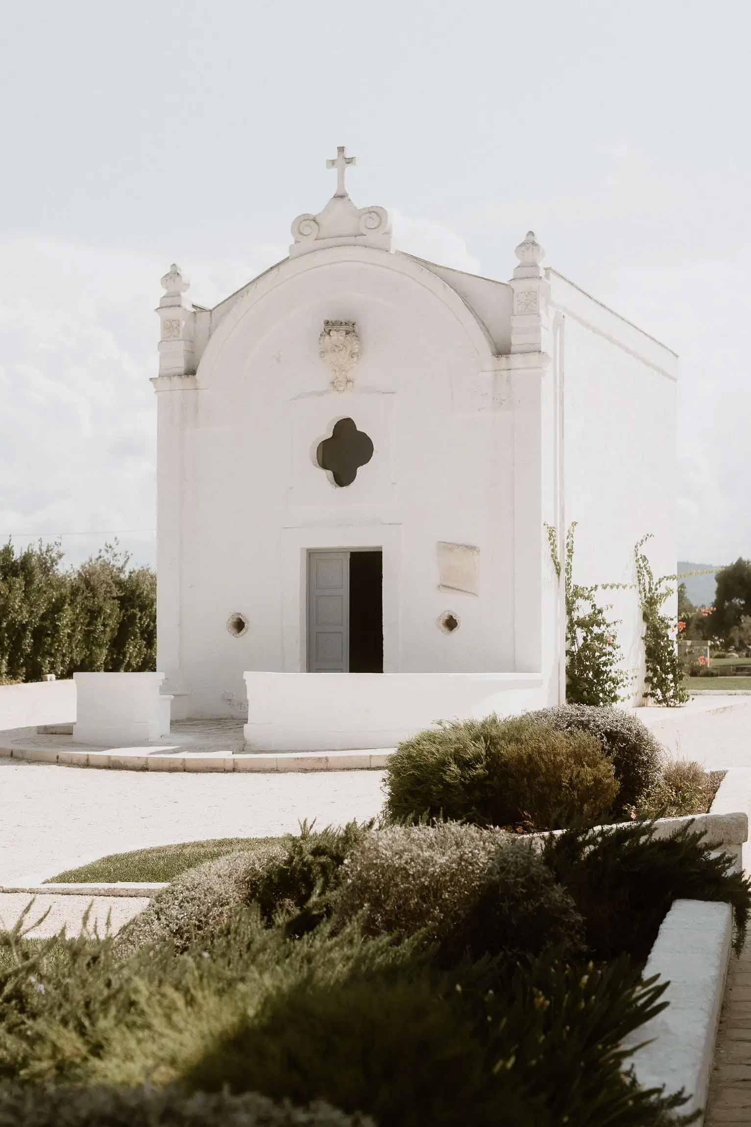 wedding photographer puglia luxury chic minimal masseria fasano san giovanni